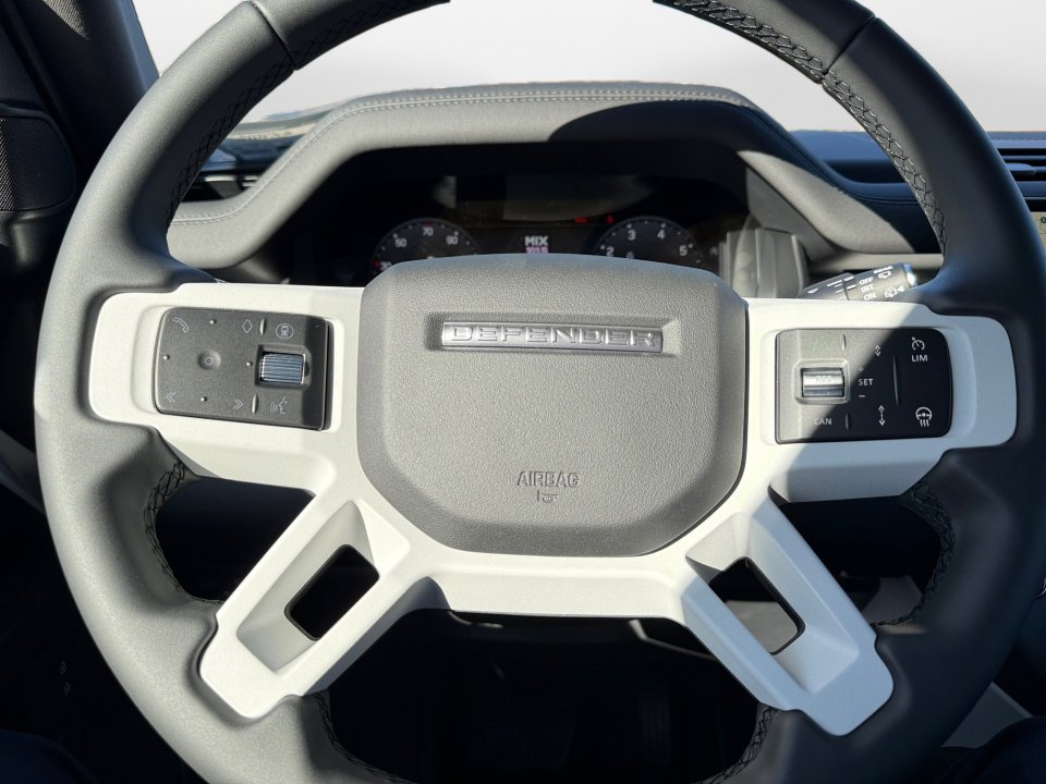 New 2026 Land Rover Defender 110 X-Dynamic SE AWD/4WD image 11