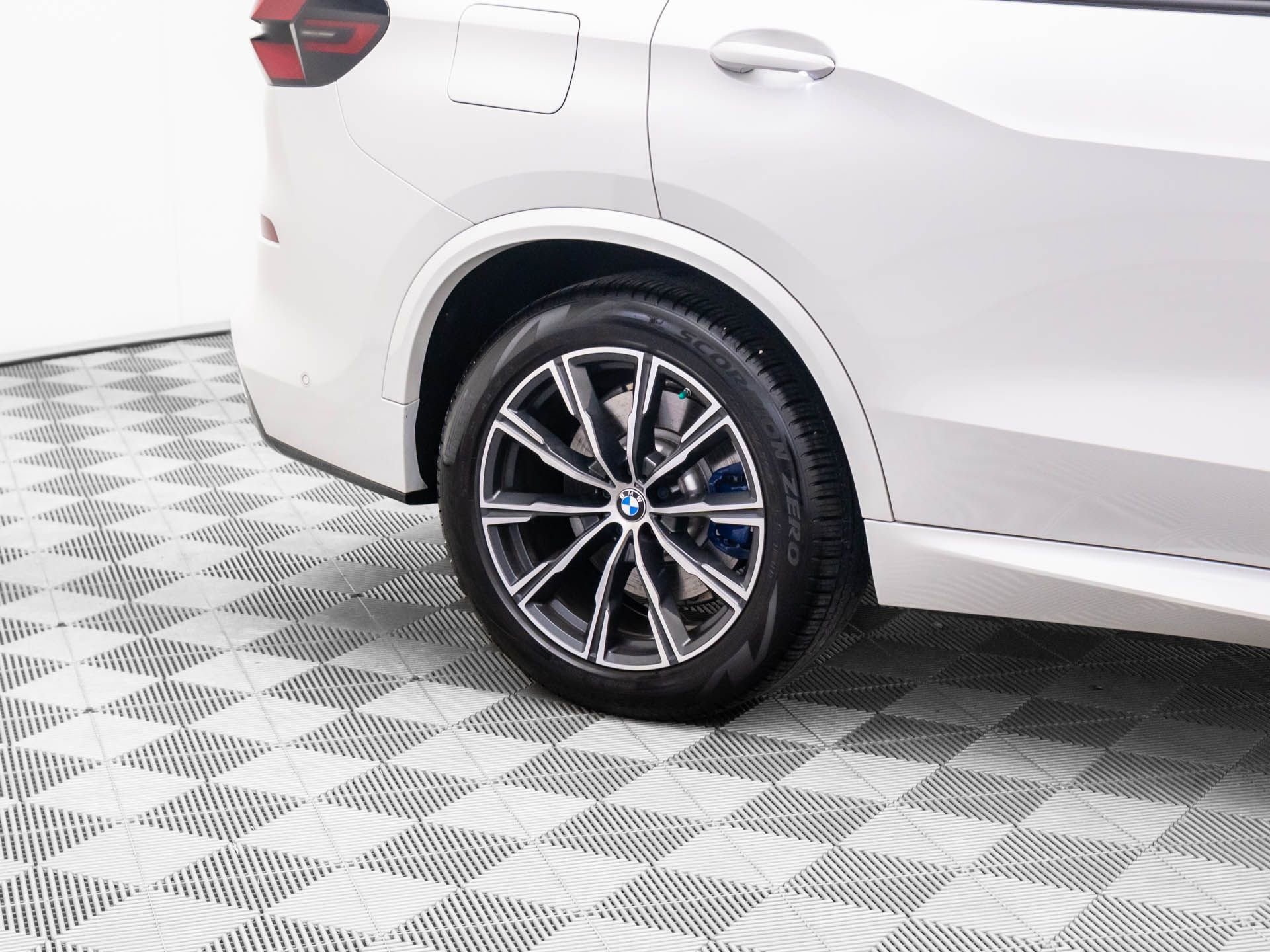 Used 2025 BMW X5 M60i image 37