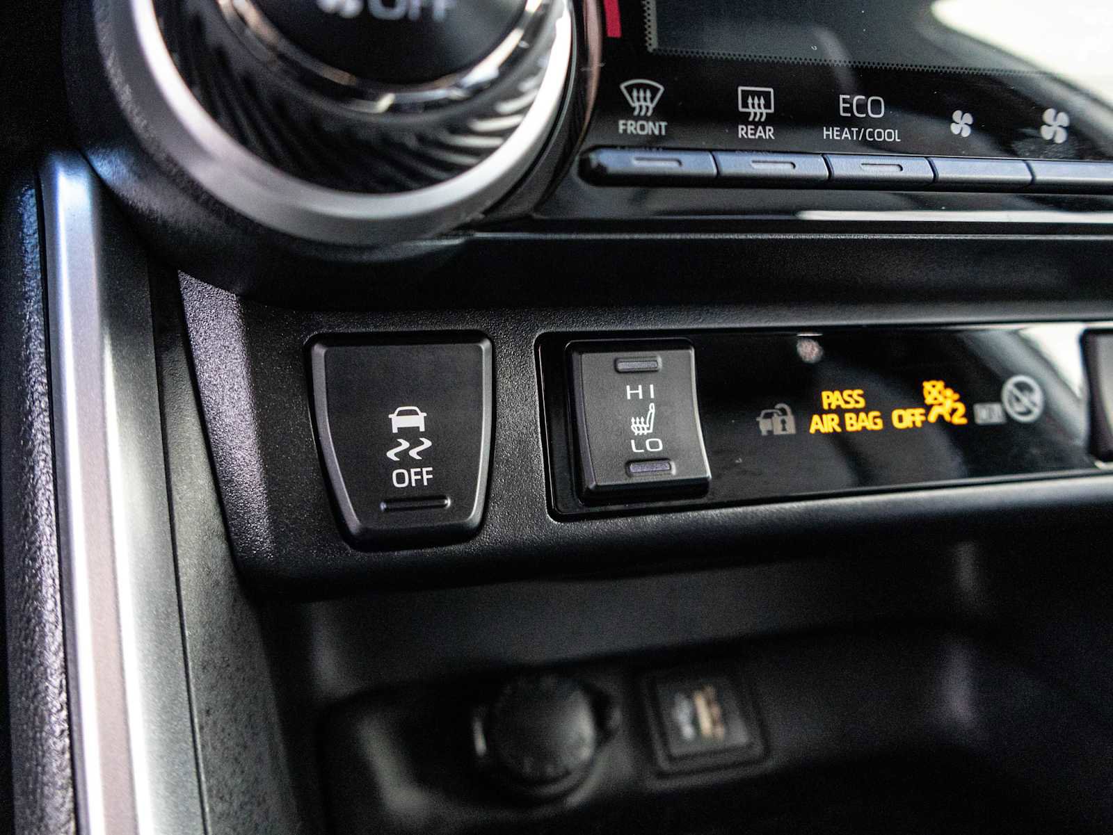 Used 2025 Toyota RAV4 XSE image 26