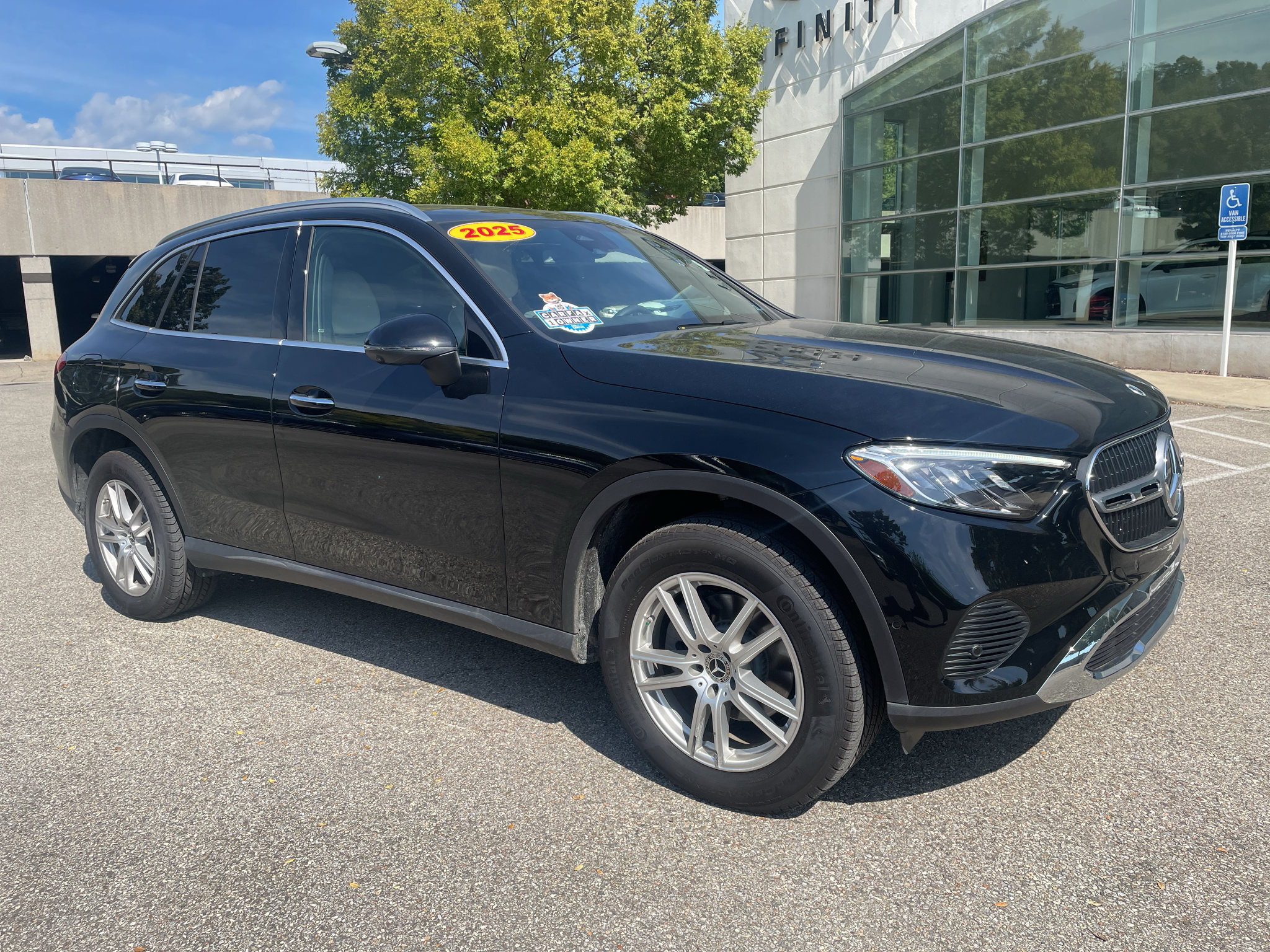 Used 2025 Mercedes-Benz GLC 300 4MATIC image 1