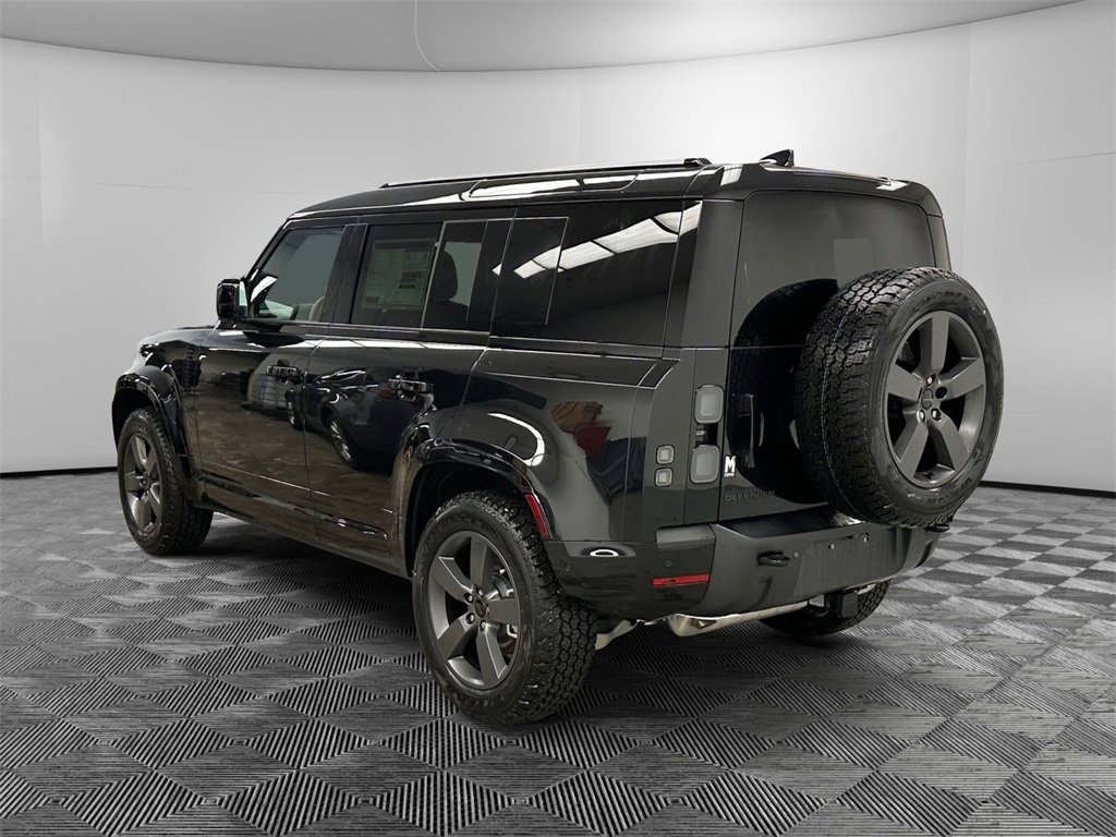 New 2026 Land Rover Defender 110 X-Dynamic SE image 3