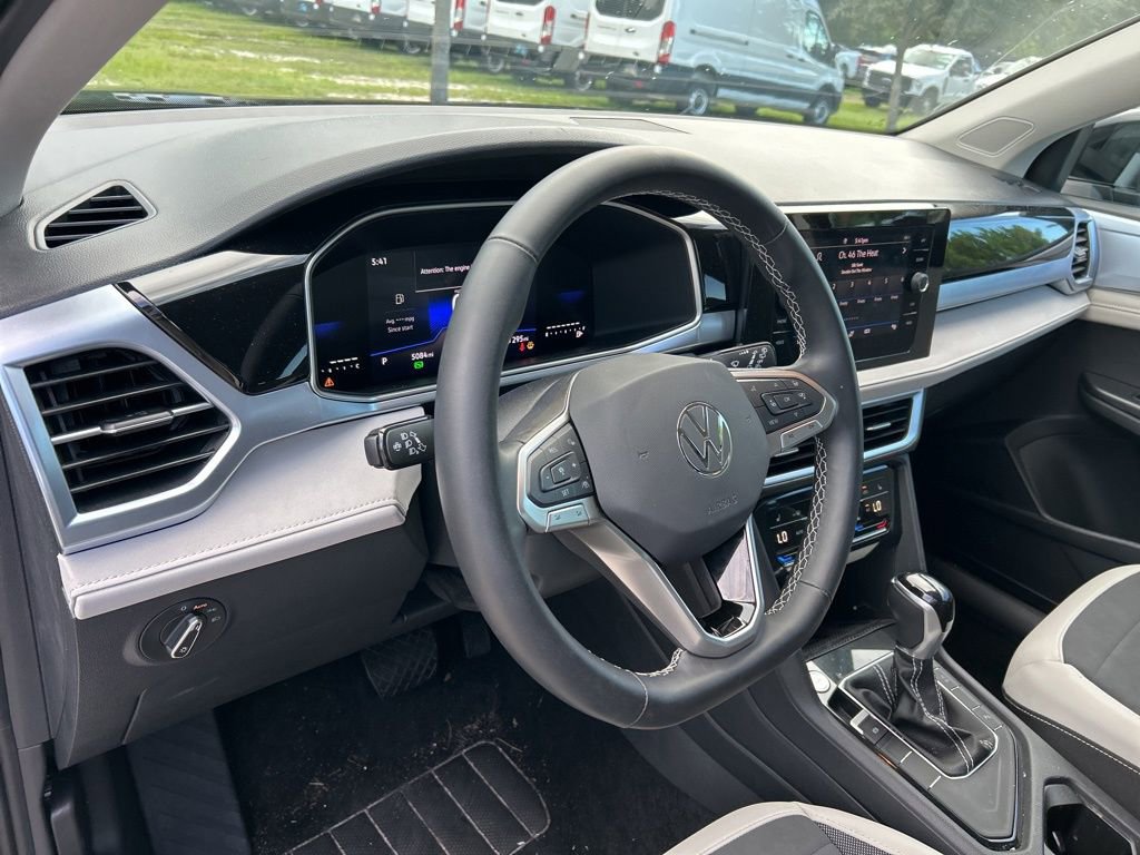 Certified 2025 Volkswagen Taos SE image 16