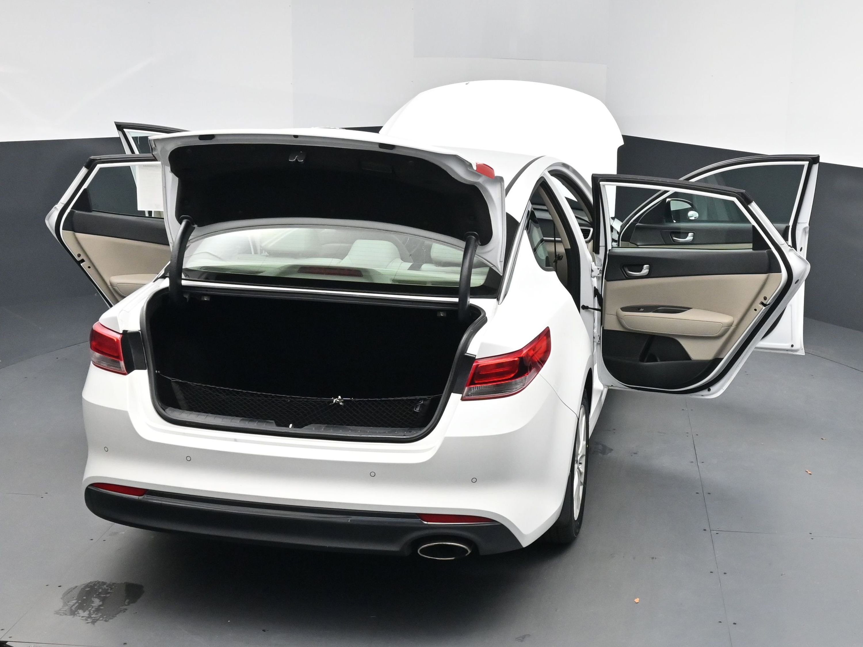 Used 2018 Kia Optima LX w/ 17" Alloy Wheels Package image 16