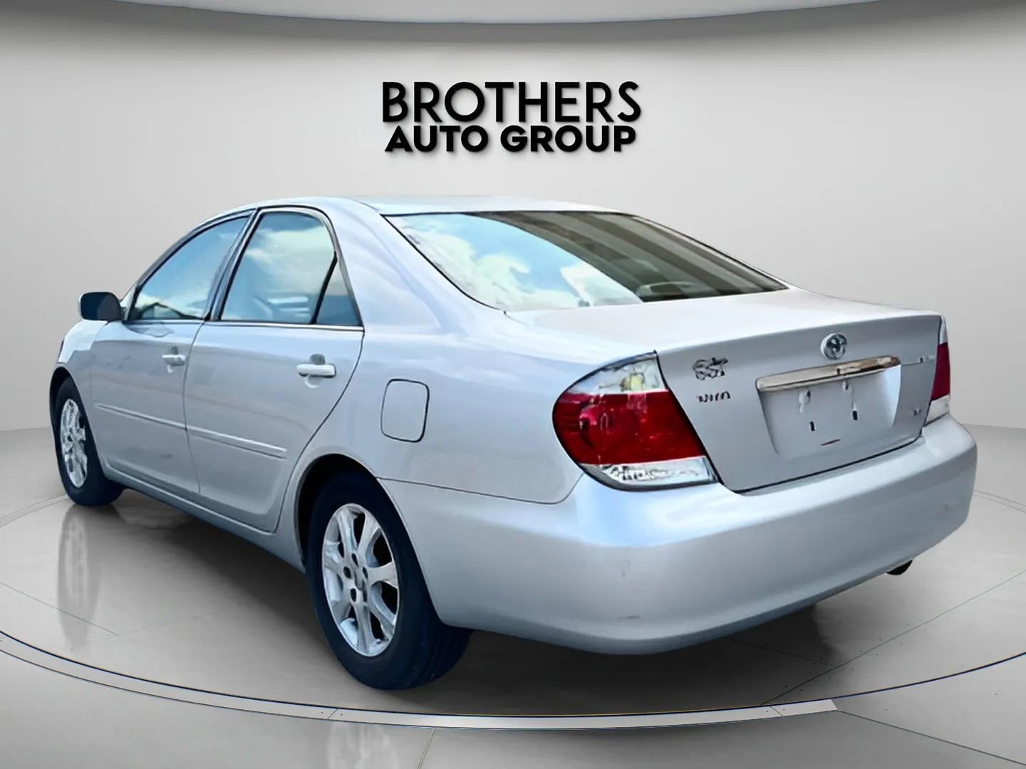 Used 2005 Toyota Camry XLE FWD image 9