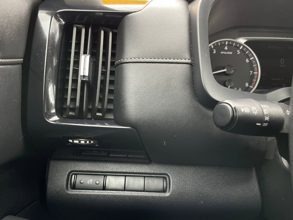 Used 2024 Nissan Pathfinder S image 15