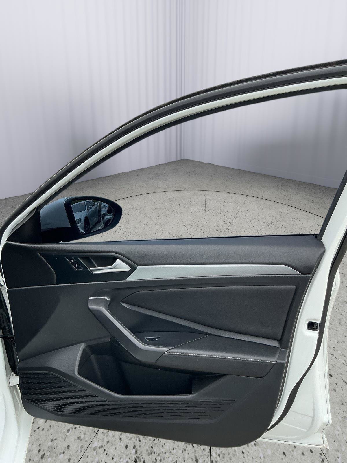 Used 2022 Volkswagen Jetta SE FWD image 25