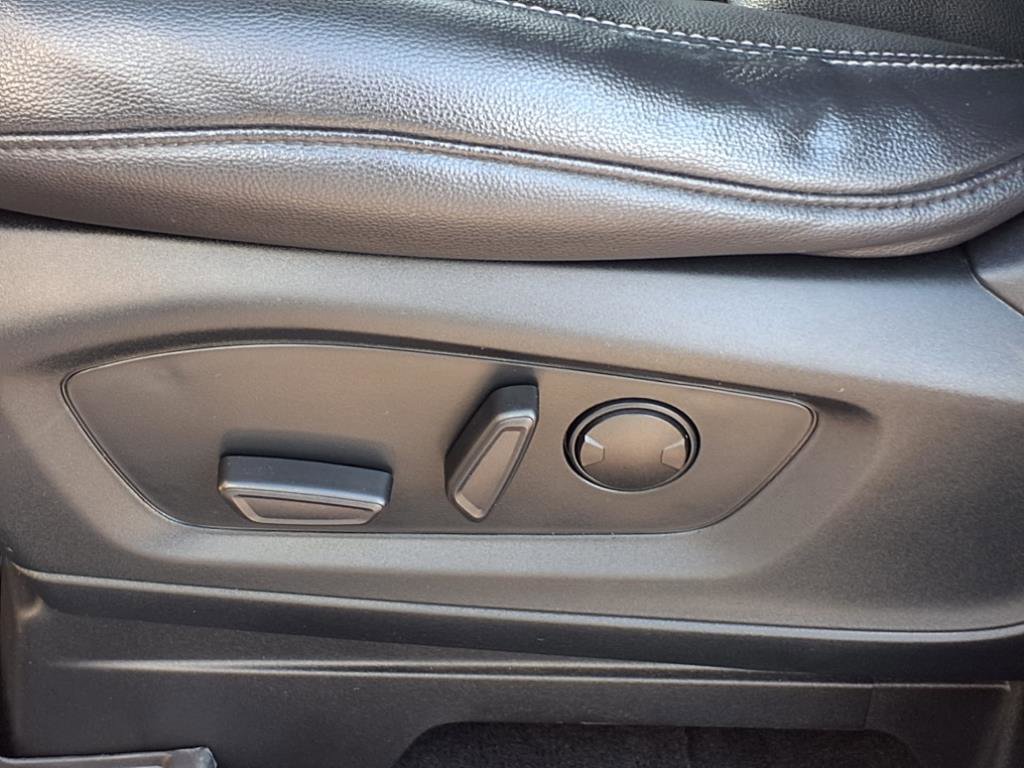 Used 2020 Ford Explorer XLT w/ Equipment Group 202A image 4