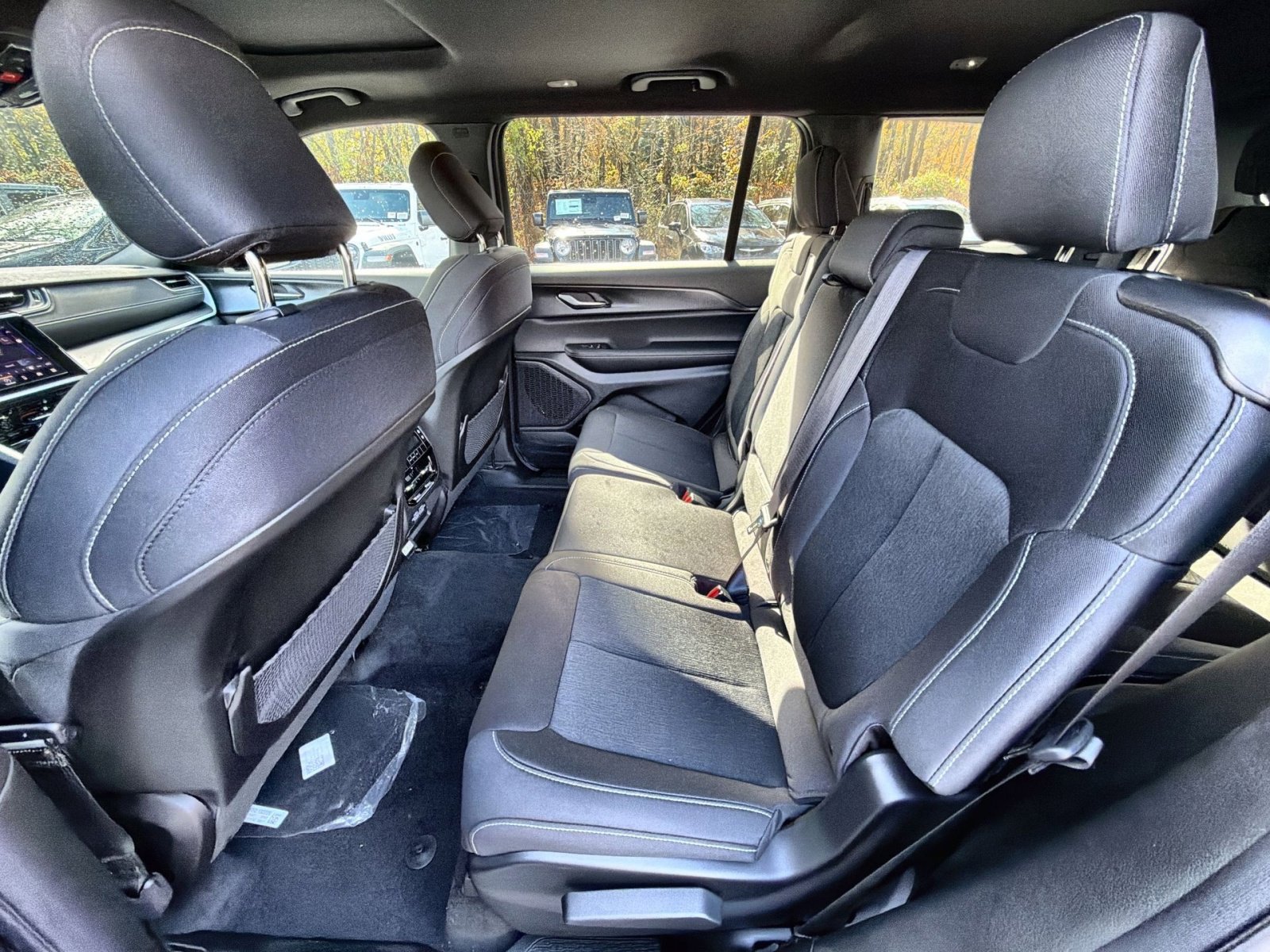 New 2025 Jeep Grand Cherokee L Laredo w/ Luxury Tech Group I image 24