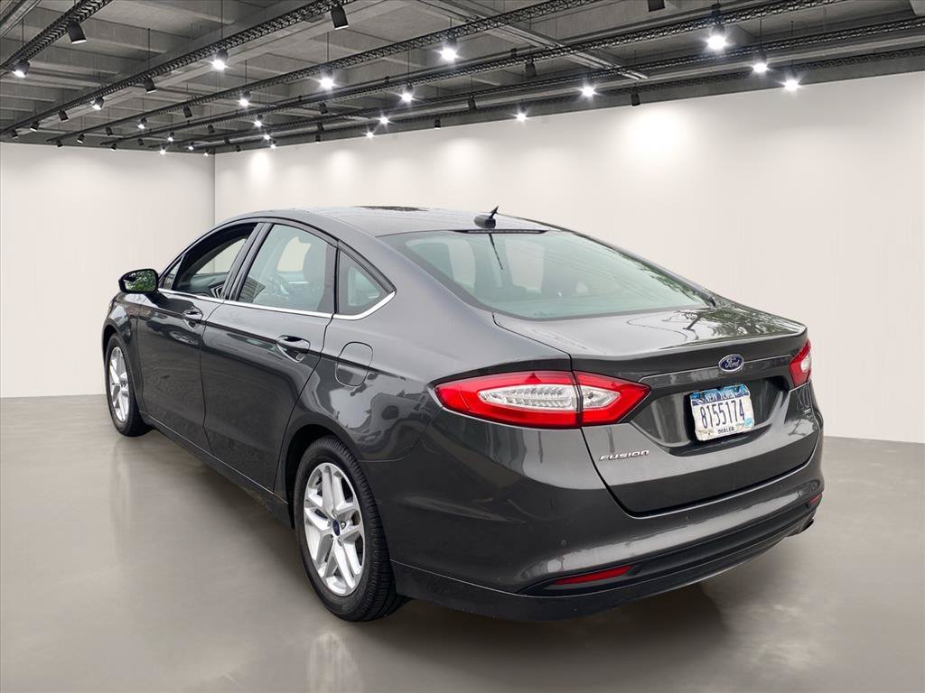 Used 2016 Ford Fusion SE FWD image 5