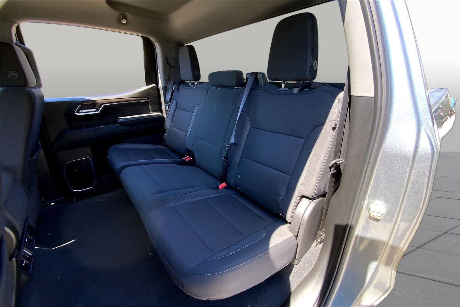 Used 2025 Chevrolet Silverado 1500 LT AWD/4WD image 34