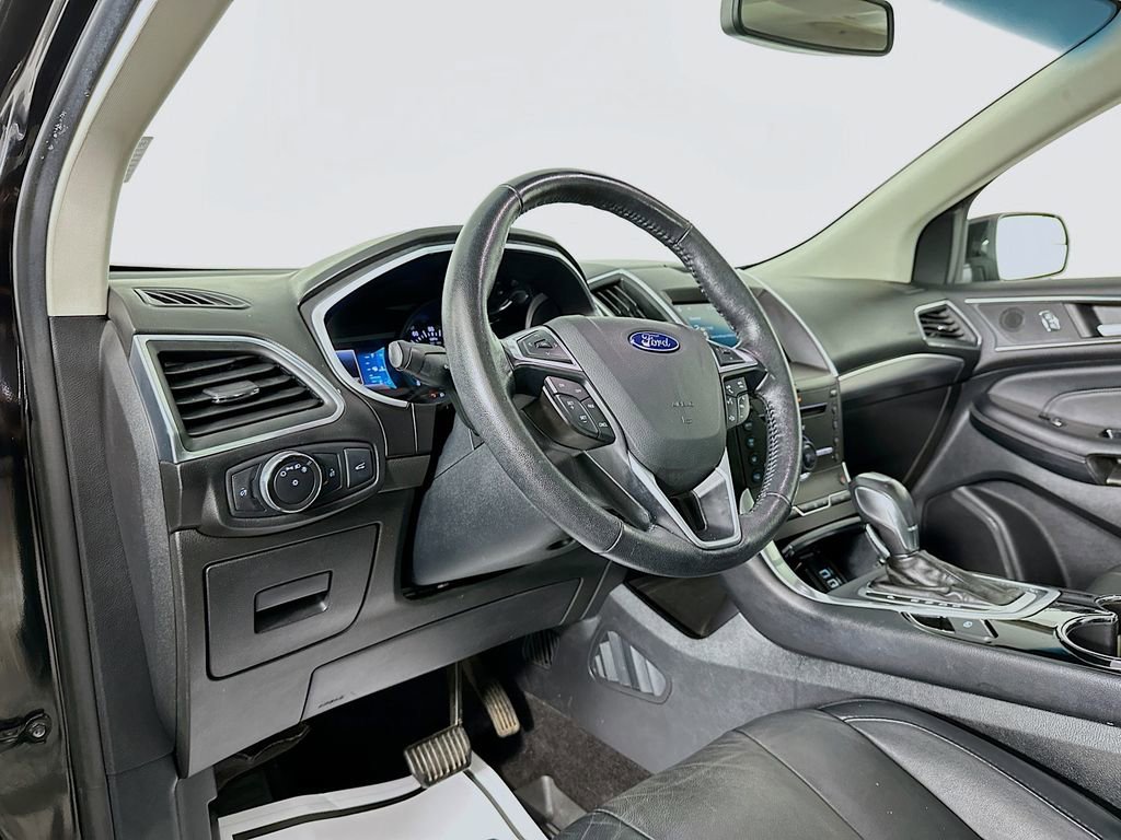 Used 2016 Ford Edge Titanium image 10
