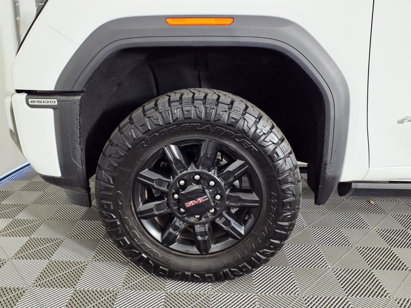 Used 2024 GMC Sierra 2500 AT4 w/ Technology Package AWD/4WD image 7