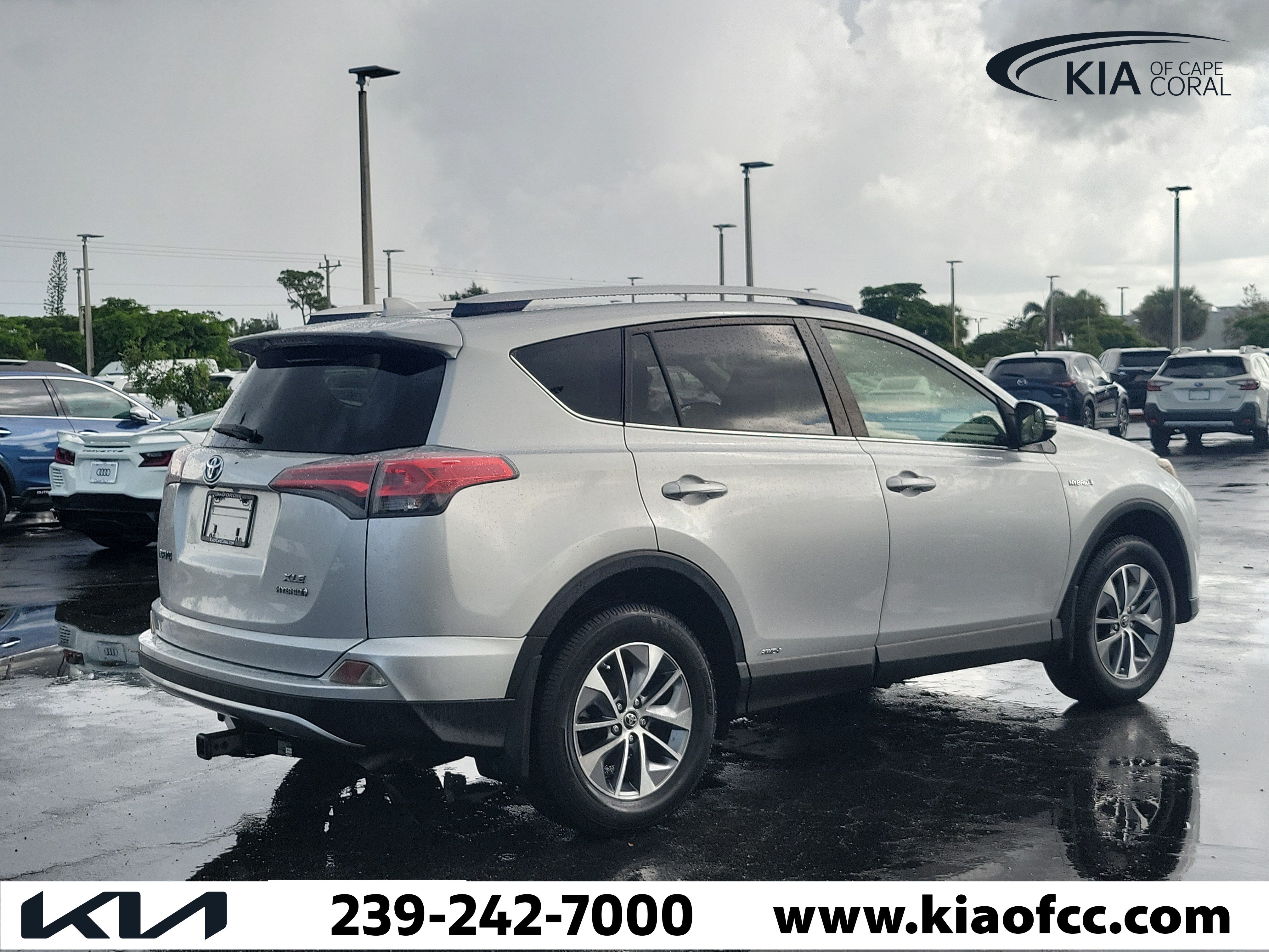 Used 2016 Toyota RAV4 XLE AWD/4WD image 6