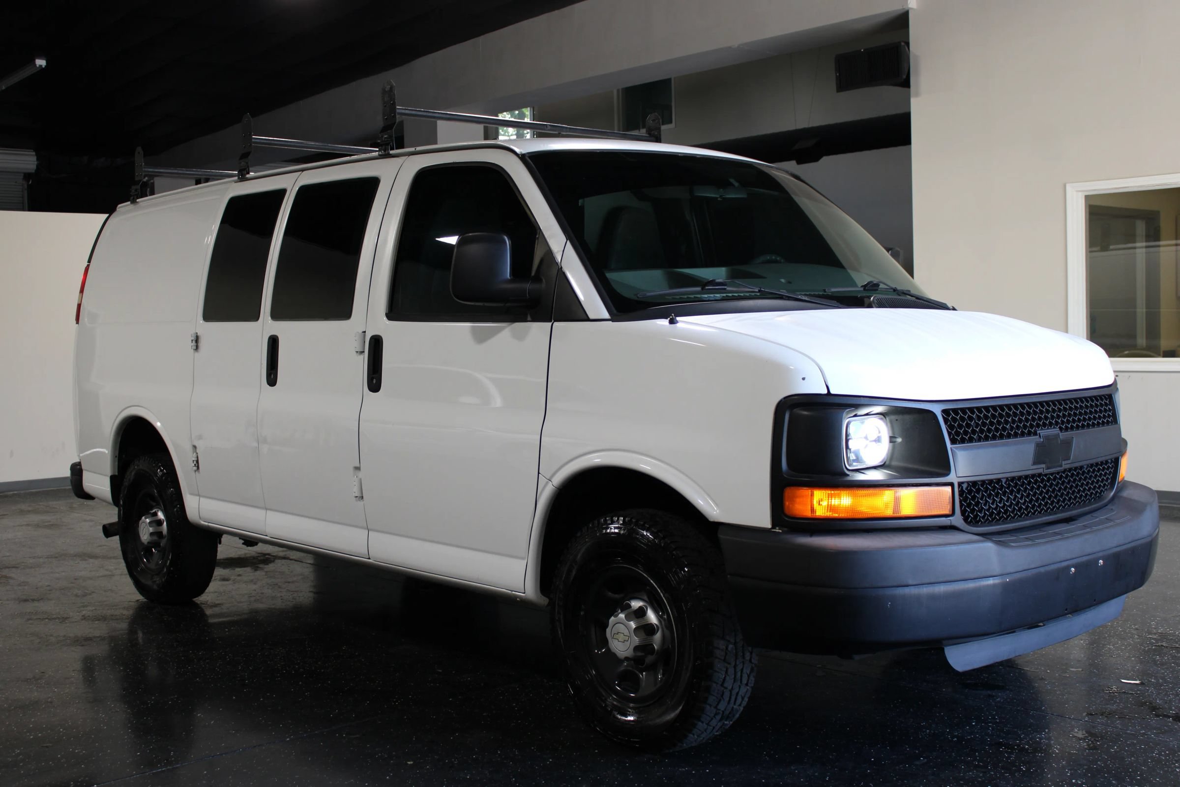 Used 2011 Chevrolet Express 2500 RWD image 29