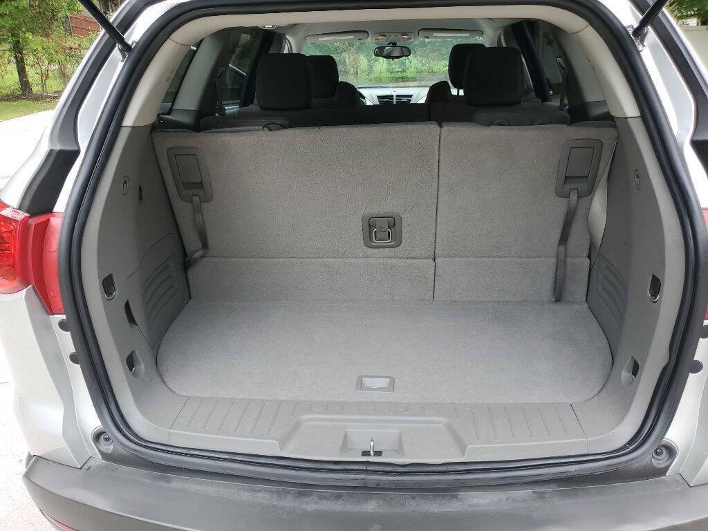 Used 2011 Chevrolet Traverse LS FWD image 13