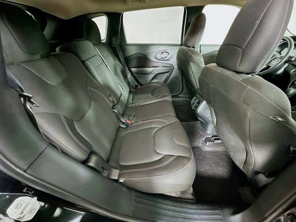 Used 2016 Jeep Cherokee Latitude w/ Cold Weather Group image 31