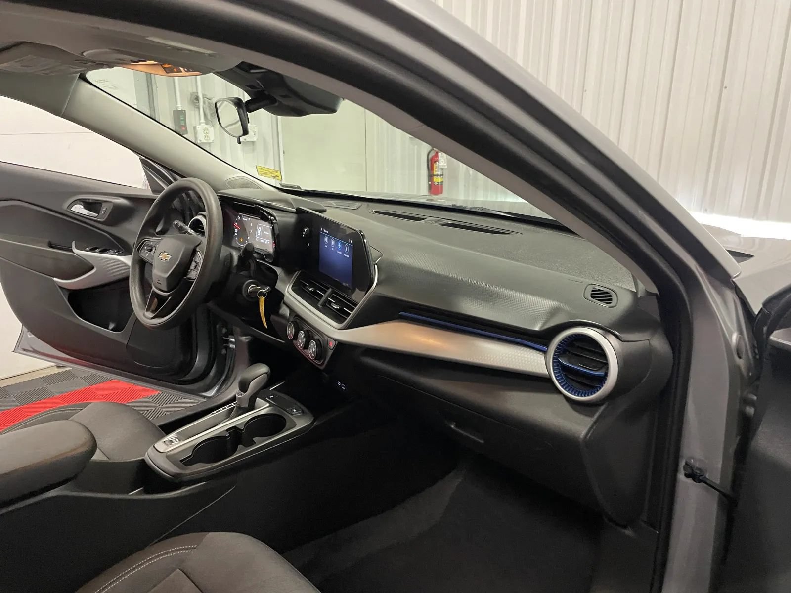 Used 2026 Chevrolet Trax LS w/ Driver Confidence Package FWD image 43