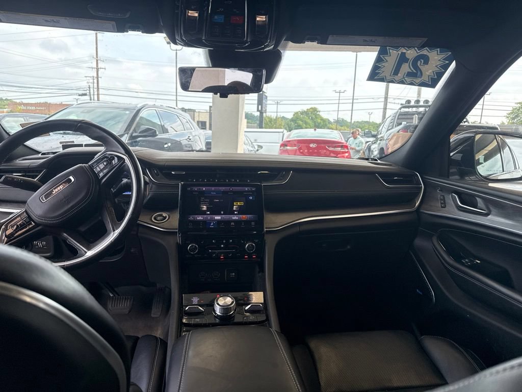 Used 2021 Jeep Grand Cherokee L Overland w/ Luxury Tech Group IV AWD/4WD image 16