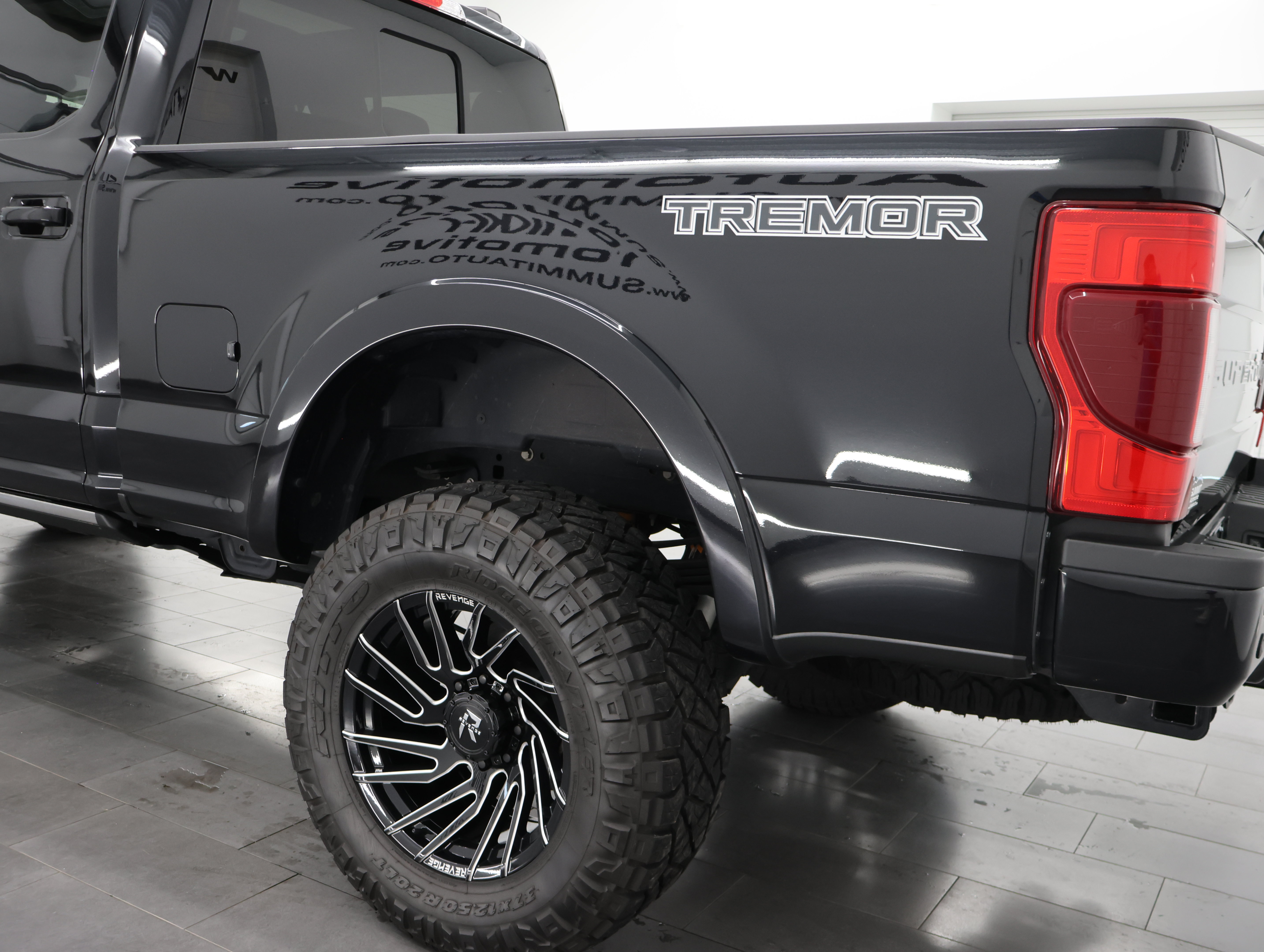 Used 2022 Ford F250 Lariat w/ Tremor Off-Road Package AWD/4WD image 32