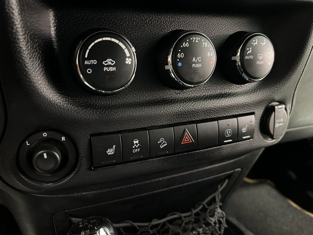 Used 2014 Jeep Wrangler Unlimited Sahara image 14