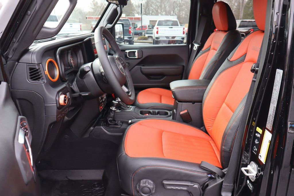 Used 2025 Jeep Gladiator Mojave w/ Convenience Group image 4