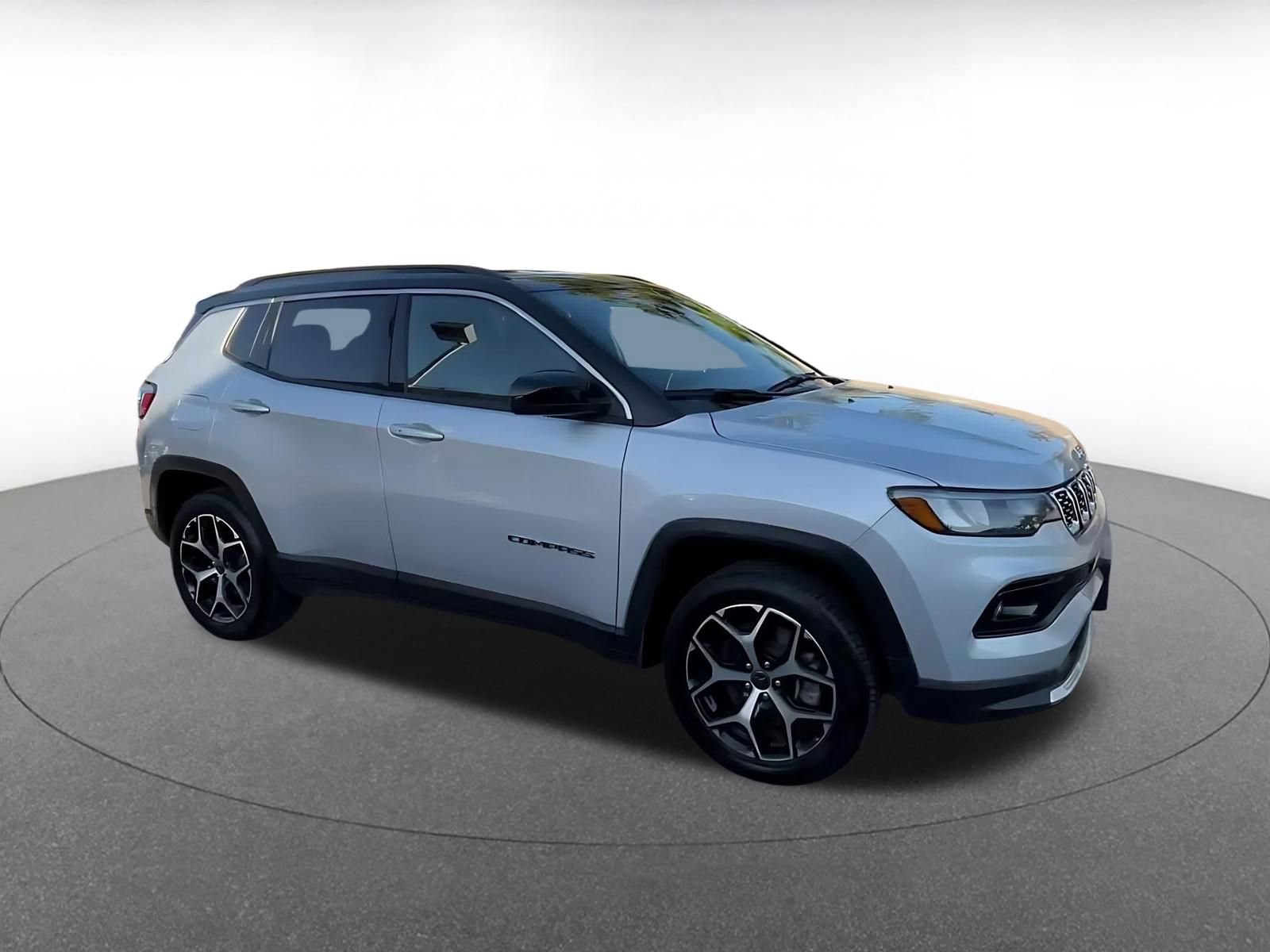 Used 2025 Jeep Compass Limited AWD/4WD image 2