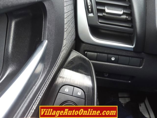 Used 2023 Nissan Rogue SV AWD/4WD image 16