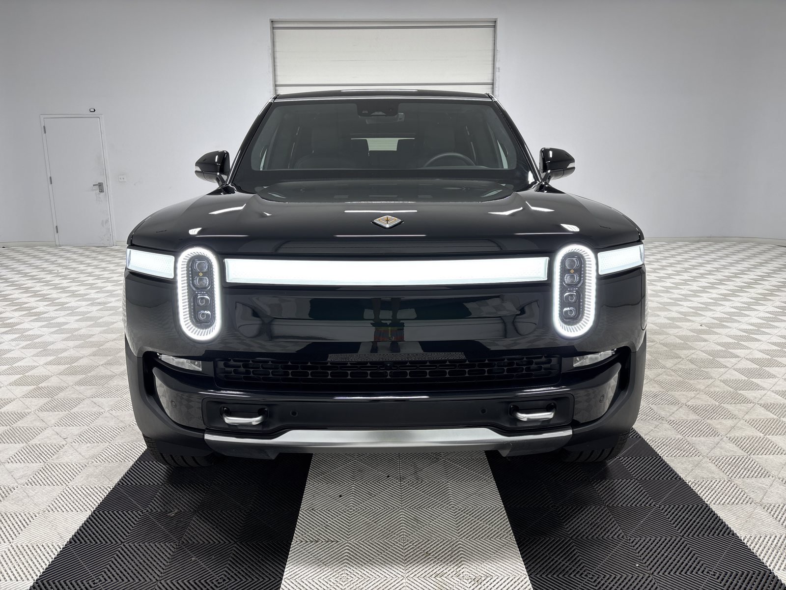 Used 2023 Rivian R1S Adventure Quad AWD/4WD image 8