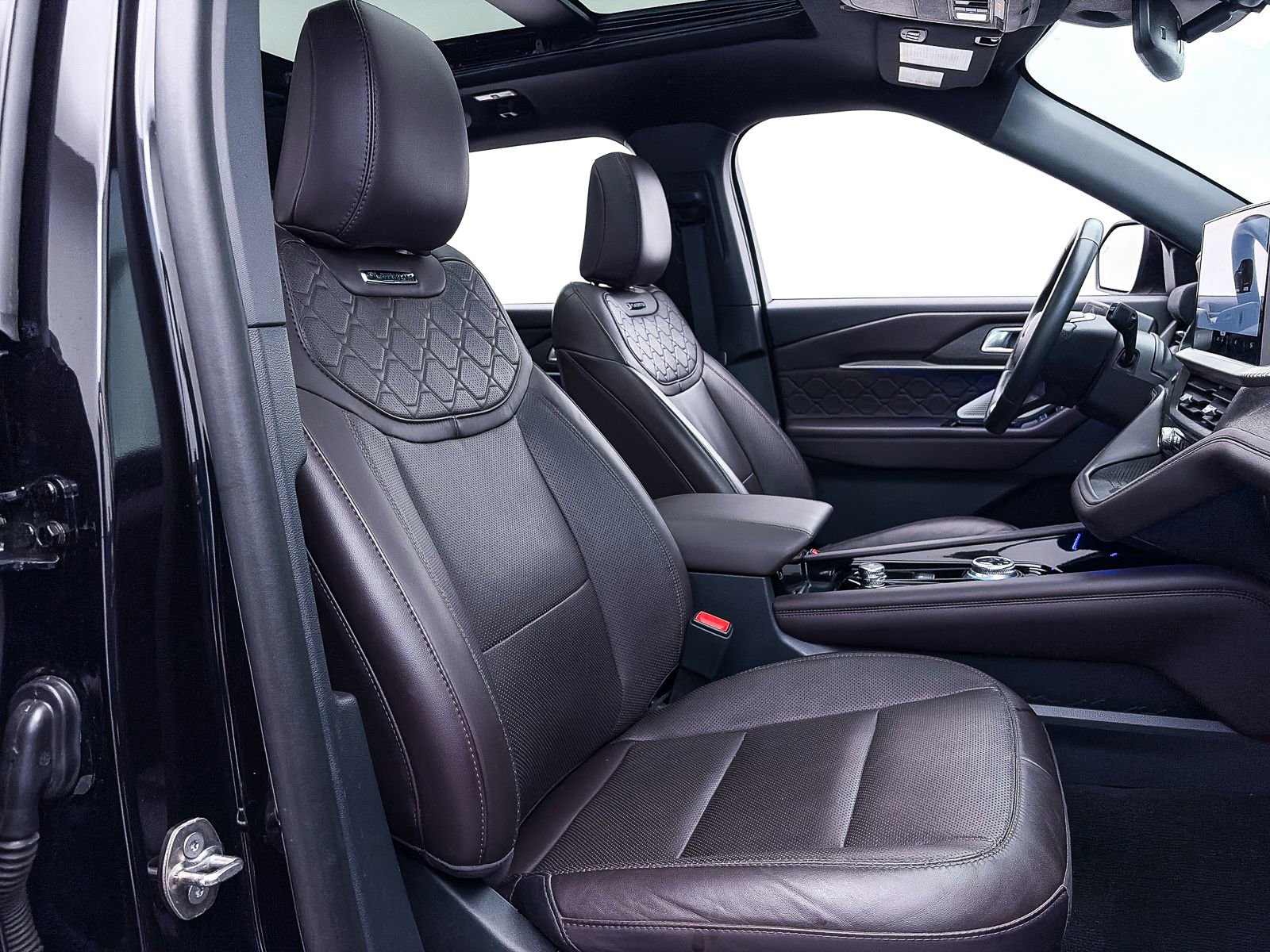 Used 2025 Ford Explorer Platinum w/ LUX Leather Package image 41