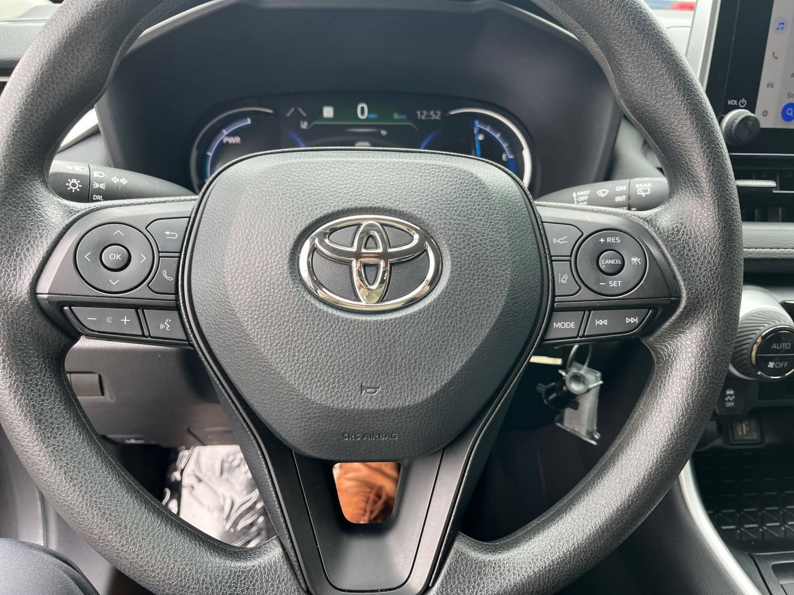 Used 2025 Toyota RAV4 LE AWD/4WD image 28