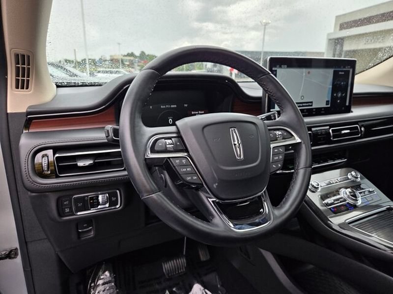 Used 2023 Lincoln Nautilus Reserve FWD image 11