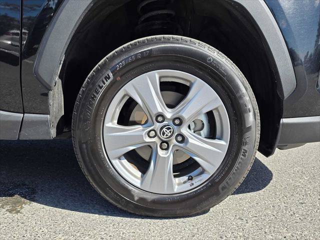 Used 2025 Toyota RAV4 LE AWD/4WD image 9