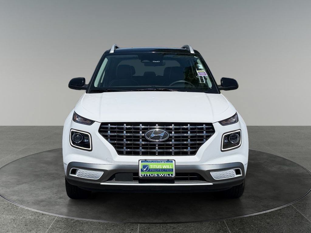 Used 2023 Hyundai Venue Limited FWD image 2