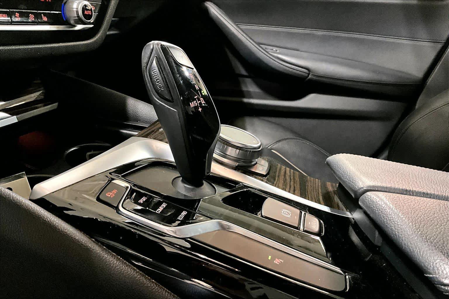 Used 2020 BMW 530i w/ Convenience Package RWD image 16