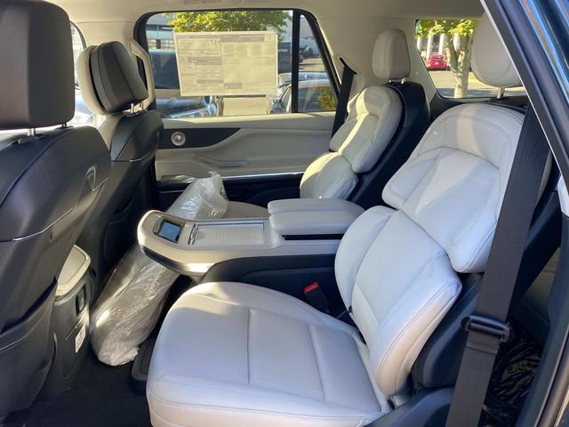 New 2025 Lincoln Navigator Reserve AWD/4WD image 7