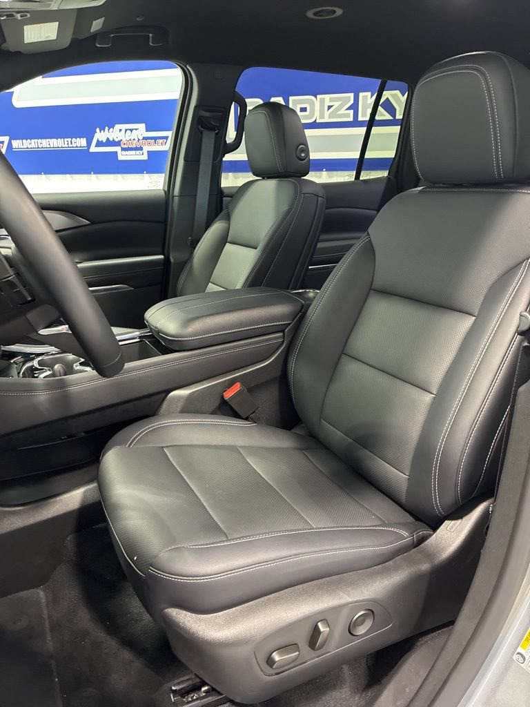 Used 2026 Chevrolet Traverse LT AWD/4WD image 13