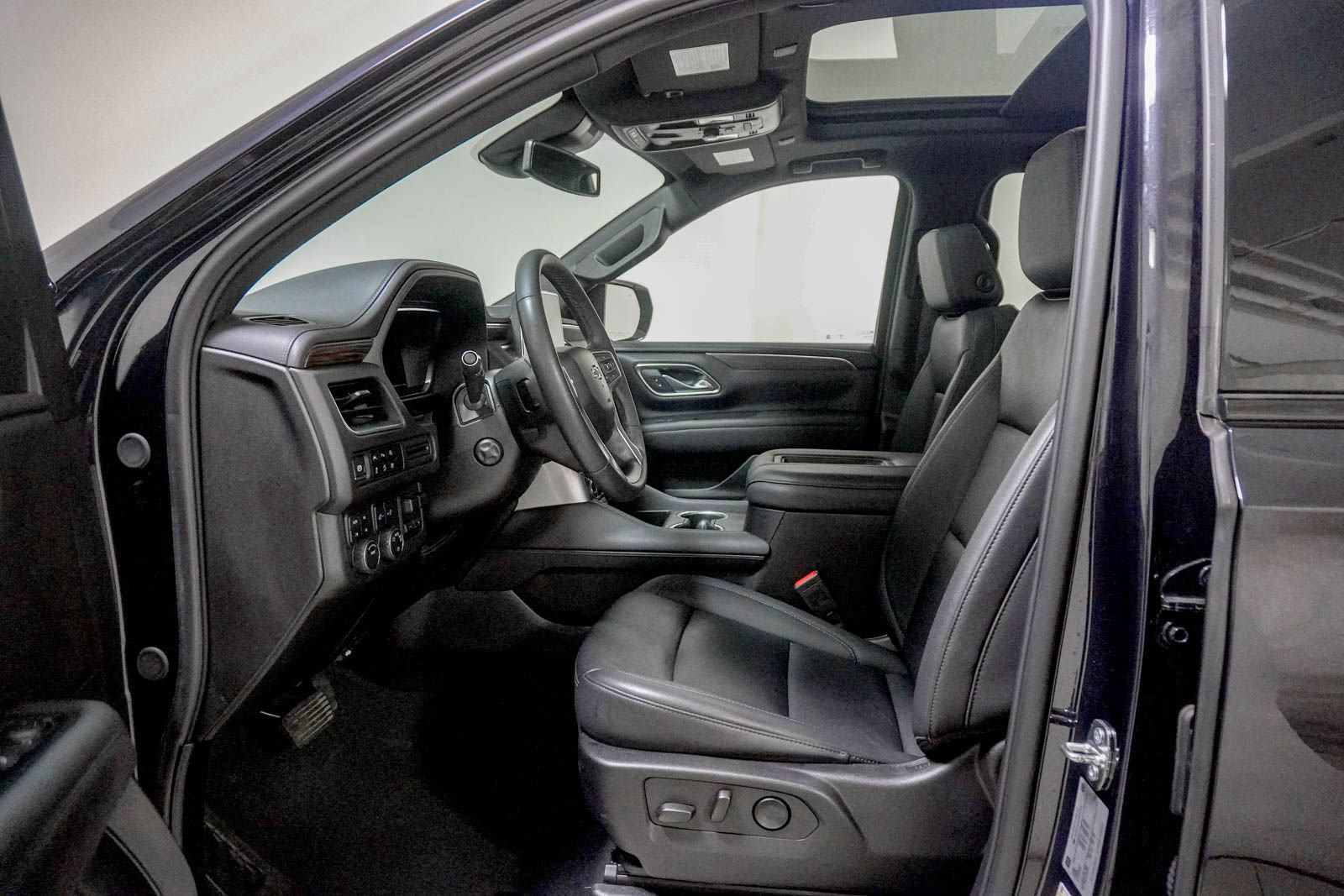 Used 2024 Chevrolet Suburban Z71 w/ Luxury Package AWD/4WD image 20