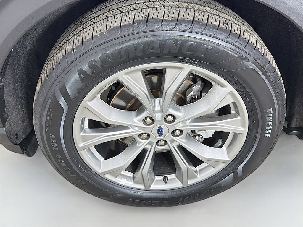 Used 2023 Ford Explorer XLT w/ Equipment Group 202A AWD/4WD image 23