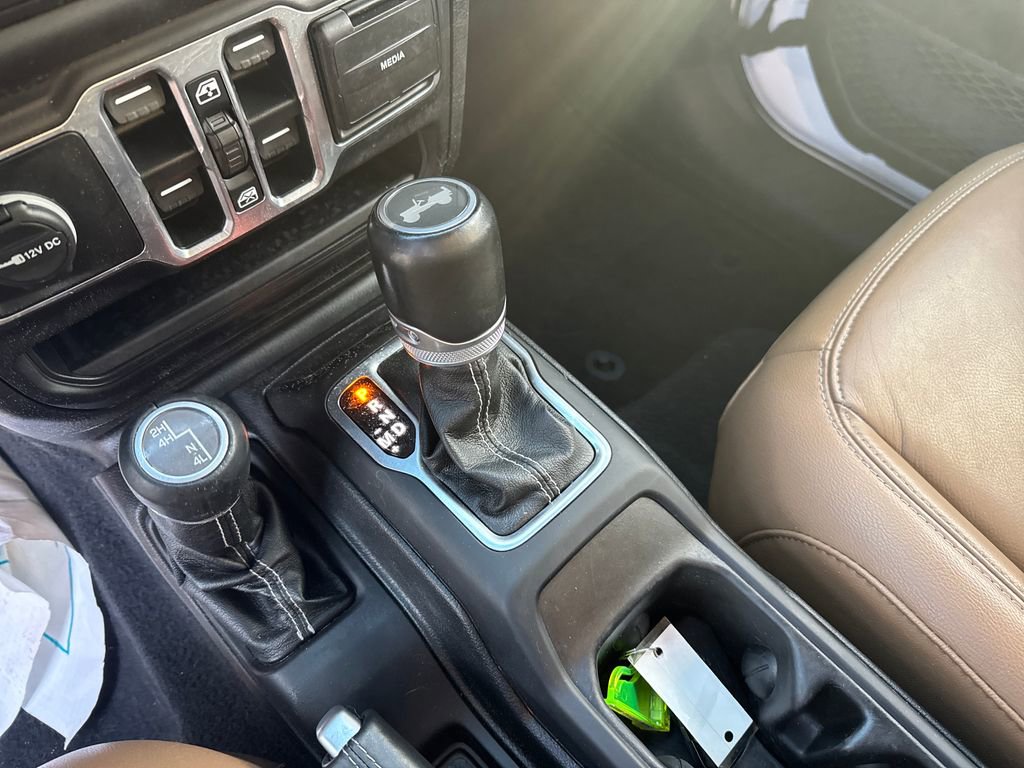 Used 2020 Jeep Wrangler Unlimited Sahara image 29