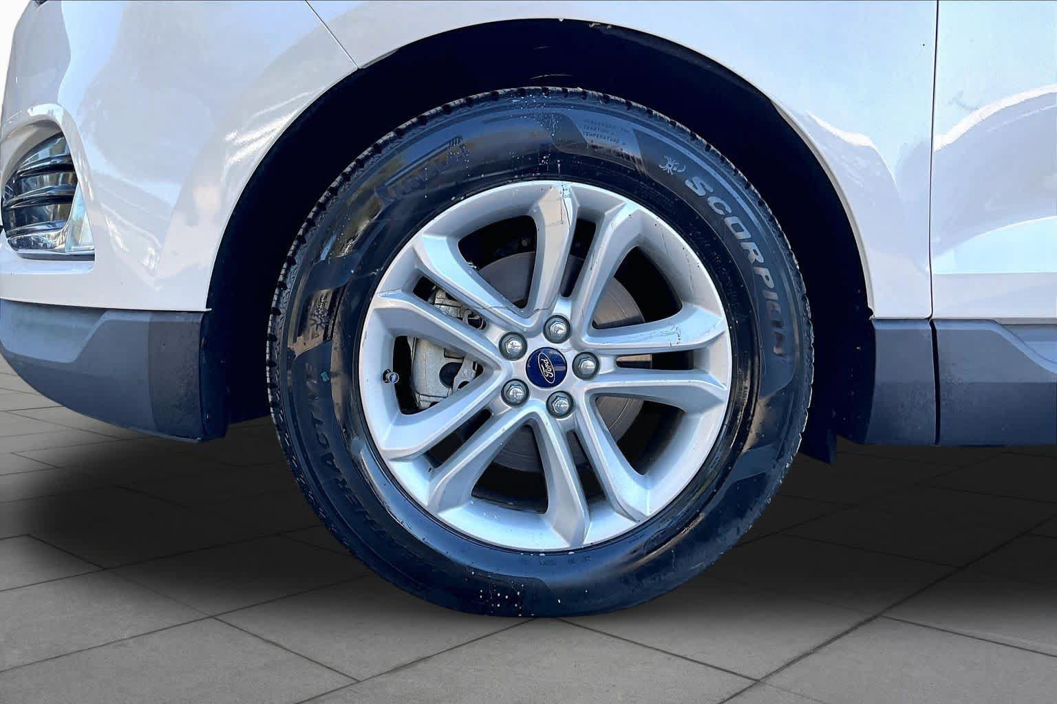 Used 2019 Ford Edge SEL w/ Equipment Group 201A FWD image 11
