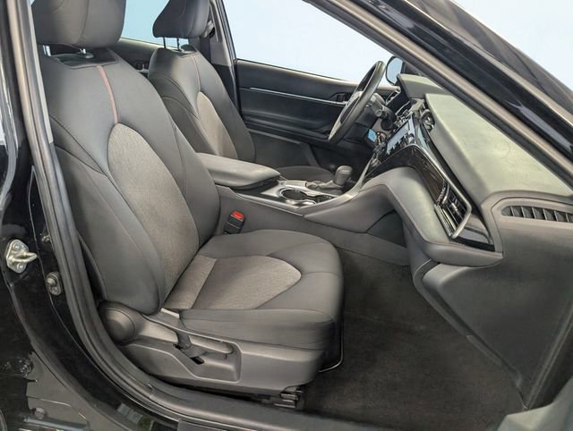 Used 2020 Toyota Camry LE image 15