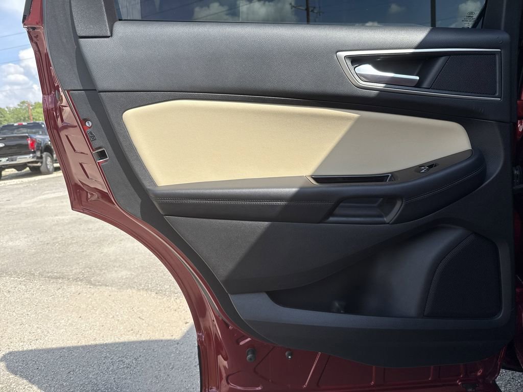 Used 2018 Ford Edge SEL w/ Equipment Group 201A image 21