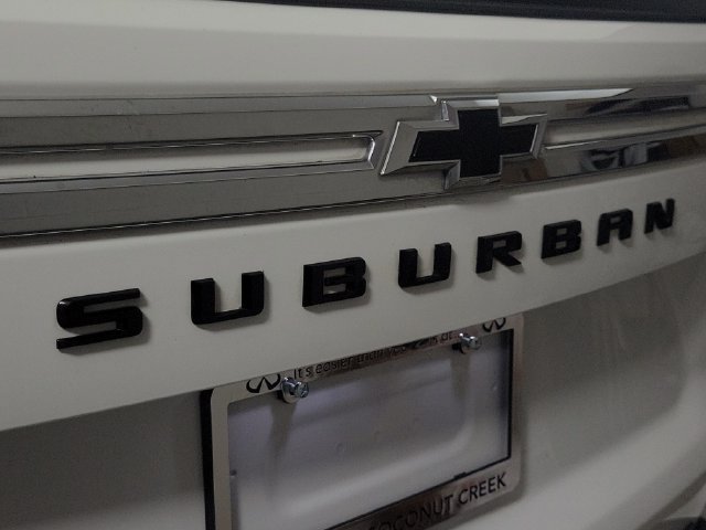 Used 2022 Chevrolet Suburban LT RWD image 5