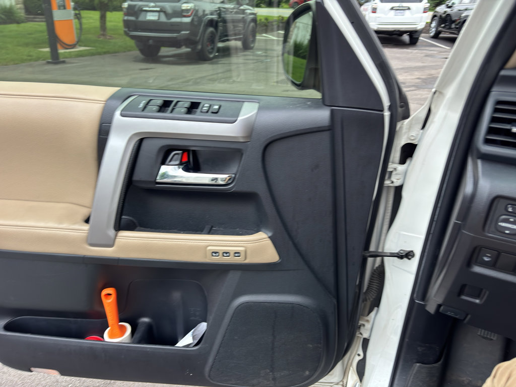 Used 2015 Toyota 4Runner Limited AWD/4WD image 10