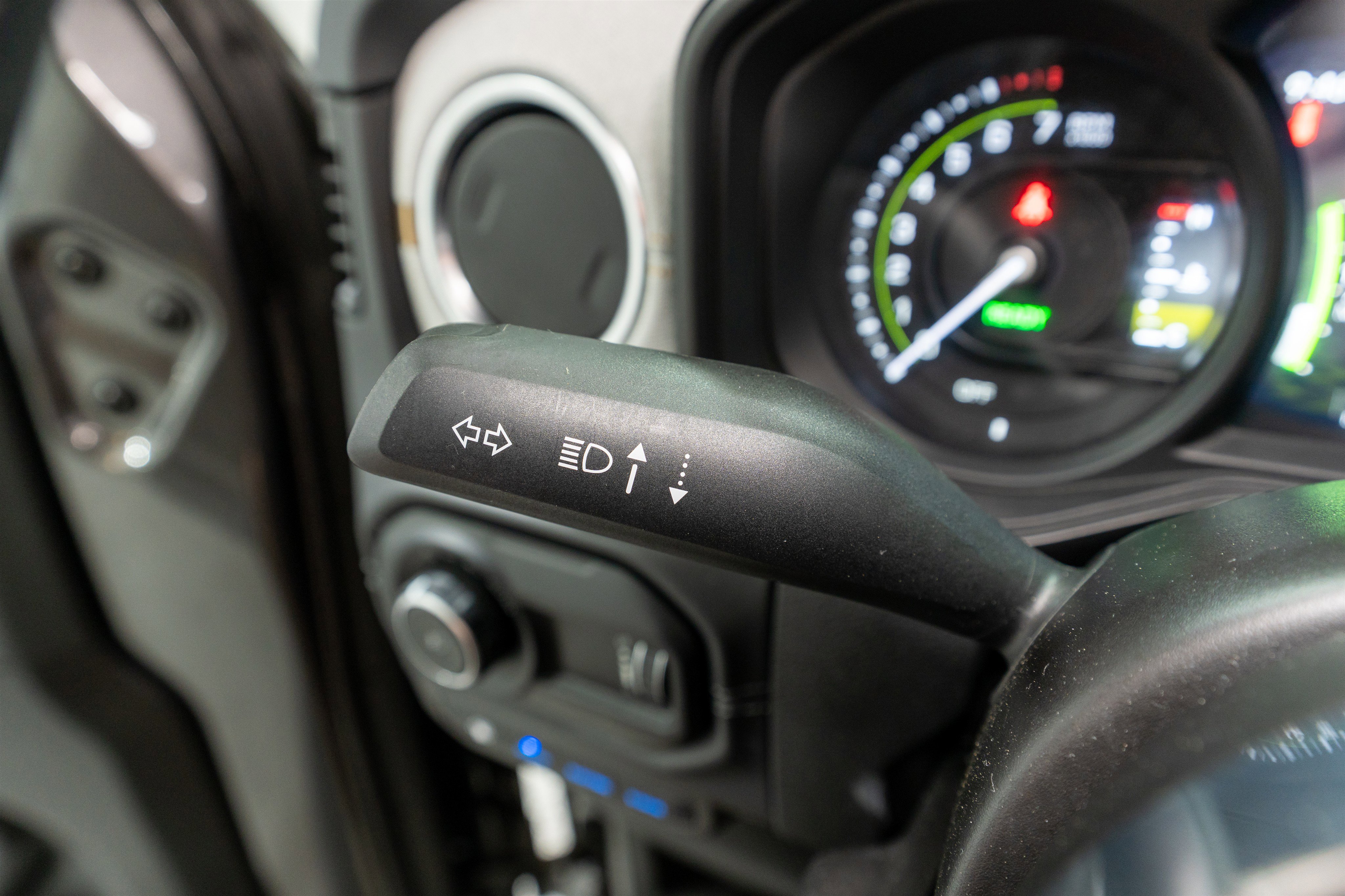 Used 2025 Jeep Wrangler Sahara AWD/4WD image 29