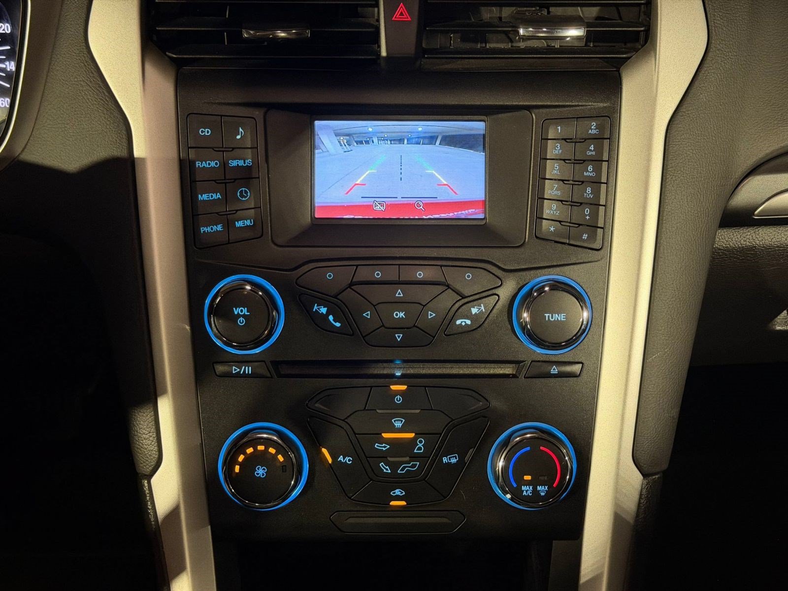 Used 2015 Ford Fusion SE FWD image 18