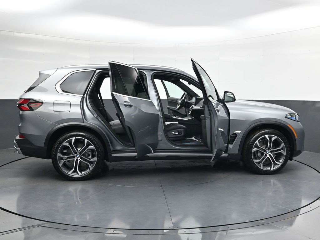 Used 2026 BMW X5 xDrive40i w/ Climate Comfort Package AWD/4WD image 32