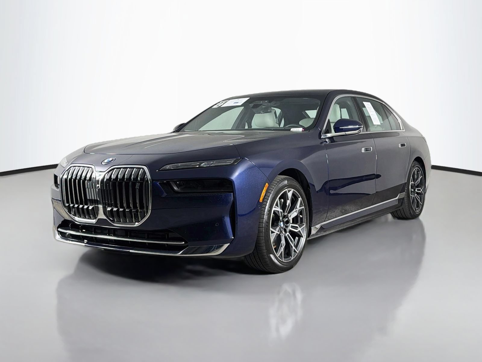 Certified 2024 BMW i7 eDrive50 w/ Executive Package RWD image 3