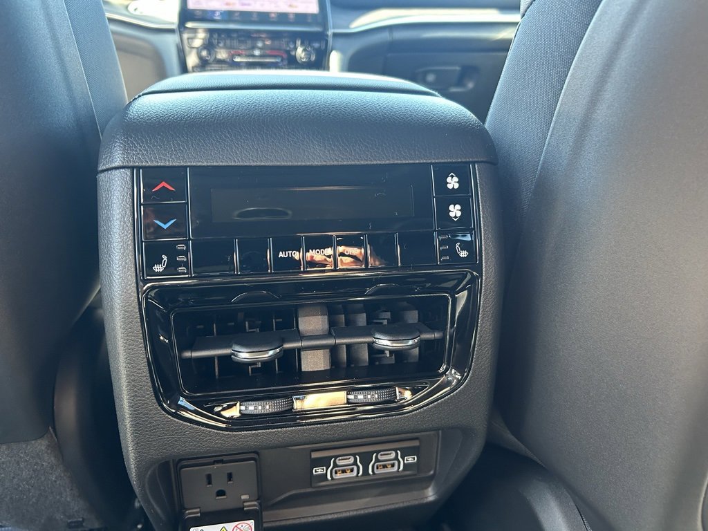 New 2025 Jeep Grand Cherokee L Limited image 31