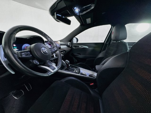 Used 2024 Alfa Romeo Tonale Veloce AWD/4WD image 19